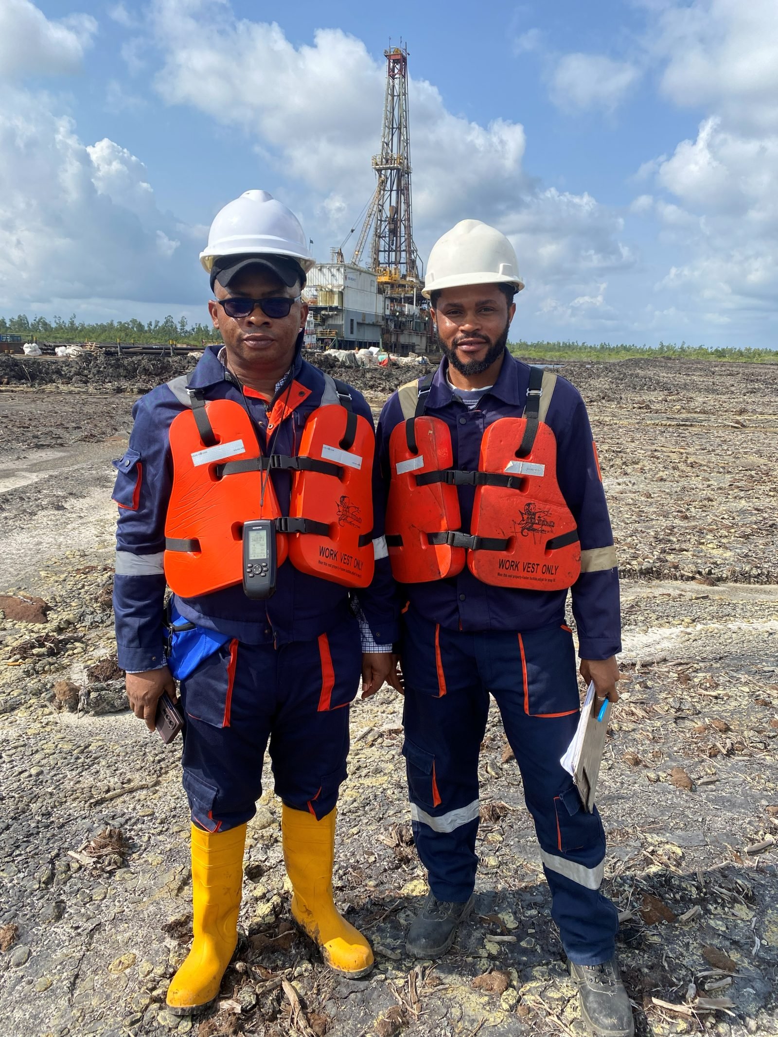 Two Quatenary survey engineers at a drilling location